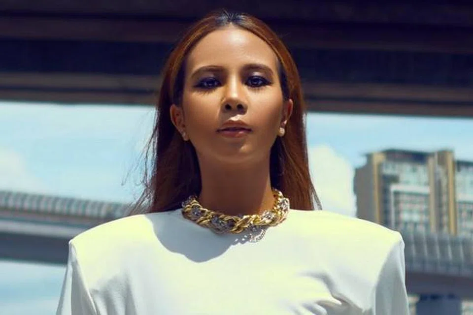 KAYDA AZIZ: Anak sulung Datuk Sheila Majid ini lebih selesa membina jenamanya sendiri sebagai artis ‘hip-hop’.