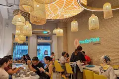 BIJAK 'HIDU' PELUANG: Kafe pankek yang baru ini, yang dibuka oleh Cik Widyanty, menyediakan pankek kreatif halal yang mempunyai permintaan tinggi oleh pelanggan. - Foto PANCAKE PLACE BY ROYZ ET VOUS 