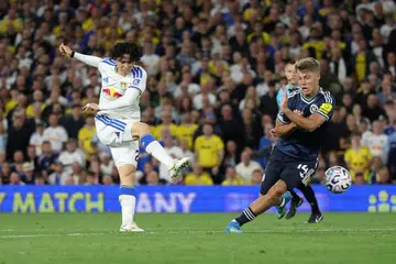 Pemain Leeds United, Ao Tanaka (kiri), melepaskan rembatan yang terpesong dua kali sebelum terkena pemain Newcastle United, Lewis Miley, lalu direkodkan sebagai gol sendiri dalam aksi Liga Perdana England (EPL) di Elland Road, Leeds, England, pada 14 September.