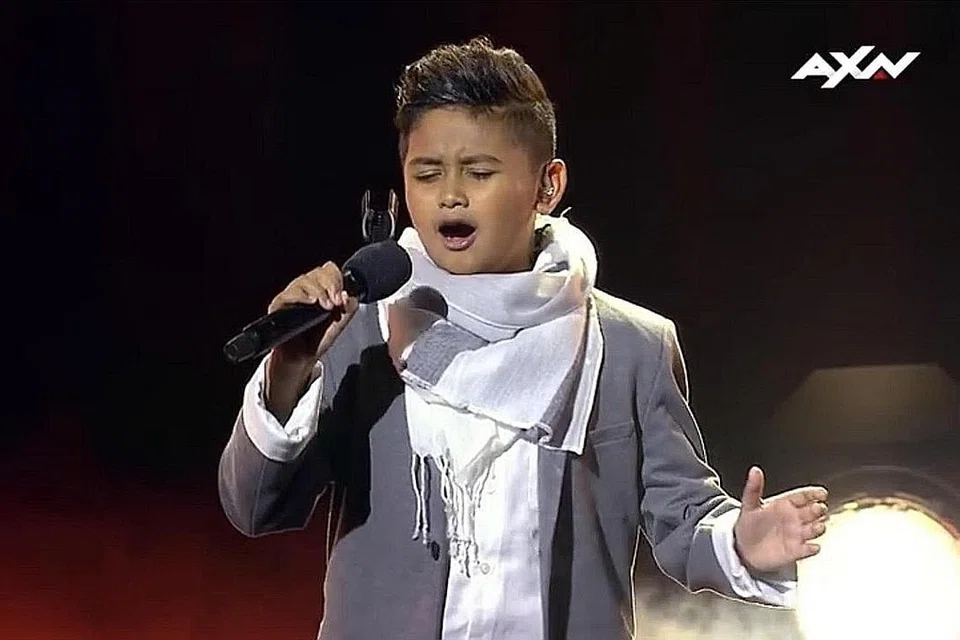 PUKAU PENGADIL: Syah Riszuan dalam peraduan 'Asia's Got Talent' mendendangkan lagu lama yang bukan eranya seperti dendangan asal Michael Jackson dan James Brown. - Foto AXN