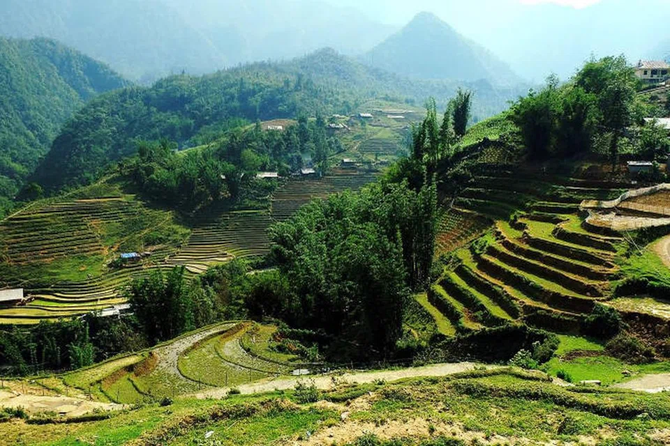 TERES SAWAH: Di Sapa, teres sawah yang tersusun rapi merupakan antara pemandangan indah.