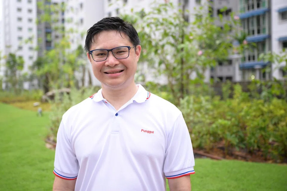 Mantan pengarah Kementerian Pengangkutan (MOT), Encik Foo Cexiang, yang aktif turun padang bersama pasukan Parti Tindakan Rakyat (PAP) di GRC Punggol.