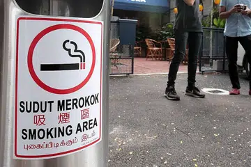 LARANGAN DITERUSKAN: Kementerian Kesihatan Malaysia menyambut baik keputusan Mahkamah Tinggi Kuala Lumpur yang menolak permohonan semakan kehakiman ke atas pewartaan semua tempat makan awam terbuka sebagai kawasan larangan merokok. - Foto THE STAR