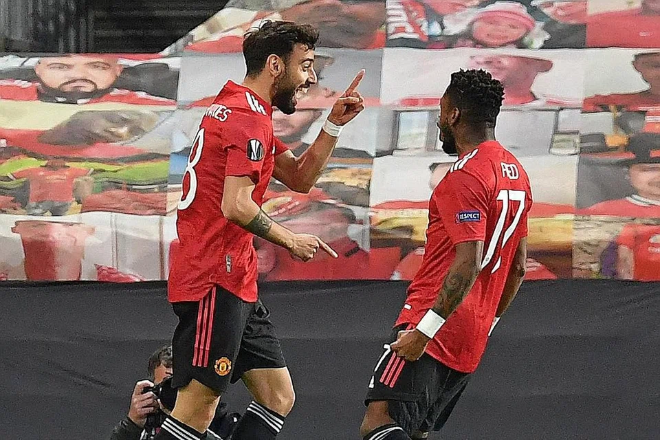 GOL KETIGA: Pemain midfield United, Bruno Fernandes (kiri) bersama Fred selepas menjaringkan gol pertama pada aksi separuh akhir pertama Liga Europa di Old Trafford. - Foto AFP 