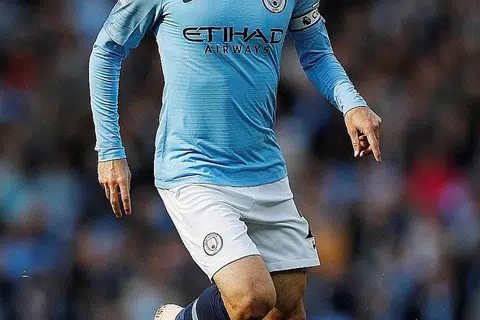 MASIH BERBISA: David Silva, yang menjaringkan gol kemenangan semasa City menundukkan Hoffenheim di awal minggu, sekali lagi dianggap sebagai pemain tunggak dalam usaha Pep merebut kemenangan pertama di Anfield. - Foto REUTERS