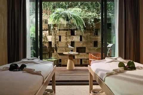 Ibu bapa boleh menempah perkhidmatan spa untuk berehat dan menenangkan diri.
