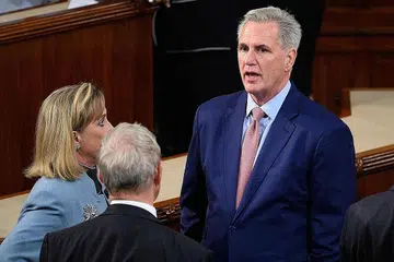 CALON SPEAKER: Sidang Kongres AS kecoh apabila parti Republikan berhaluan kanan membangkang Encik Kevin McCarthy dicalonkan menjadi Speaker. - Foto AFP