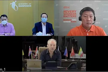 PERTINGKAT GOLONGAN PEKERJA BERGAJI RENDAH: (Barisan atas, dari kiri, ikut putaran jam) Encik Zaqy, Dr Tan, Encik Ng dan Dr Yap, mengongsi tentang masa depan memperluaskan PWM dan cabaran serta rundingan yang berlaku di balik tabir perbincangan model itu dalam satu sidang media melalui Zoom semalam. - TANGKAP LAYAR SIDANG MEDIA
