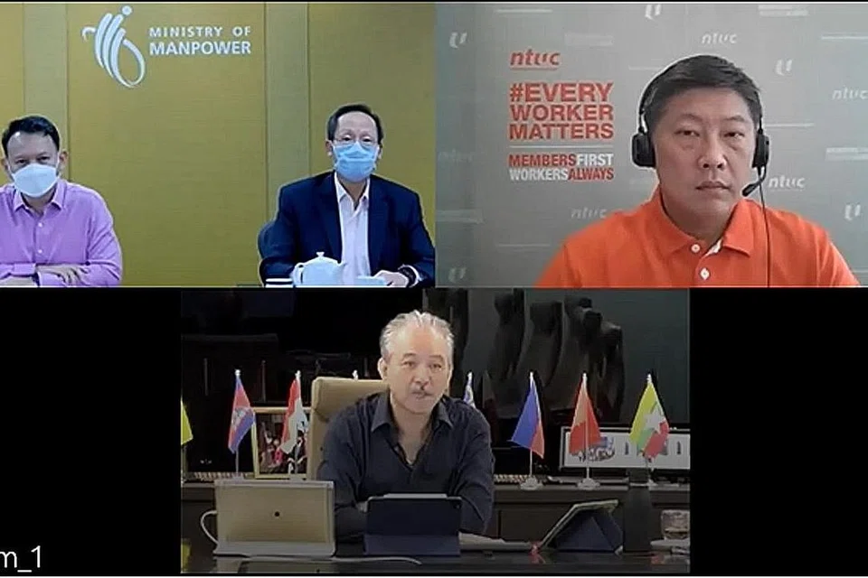 PERTINGKAT GOLONGAN PEKERJA BERGAJI RENDAH: (Barisan atas, dari kiri, ikut putaran jam) Encik Zaqy, Dr Tan, Encik Ng dan Dr Yap, mengongsi tentang masa depan memperluaskan PWM dan cabaran serta rundingan yang berlaku di balik tabir perbincangan model itu dalam satu sidang media melalui Zoom semalam. - TANGKAP LAYAR SIDANG MEDIA