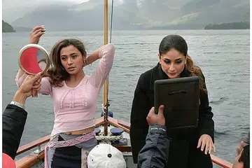 TERINGAT DETIK BERSAMA: Sedang Rani Mukerji (kiri) menghargai kejujuran Kareena Kapoor, Kareena pula kenang jasa rakannya itu ketika beliau menangis dan dalam keadaan tertekan di set penggambaran. Foto ini baru-baru ini dimuatnaikkan Kareena sebagai mengingati memori manis bersama Rani. - Foto INSTAGRAM KAREENA KAPOOR