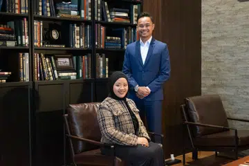 Encik Faris Iskandar Samat dan Cik Nur Fadhilah Shuib menekankan kepentingan memastikan generasi juruterbang pada masa hadapan mempunyai kemahiran memanfaatkan trend dan perkembangan terkini dalam industri penerbangan.
