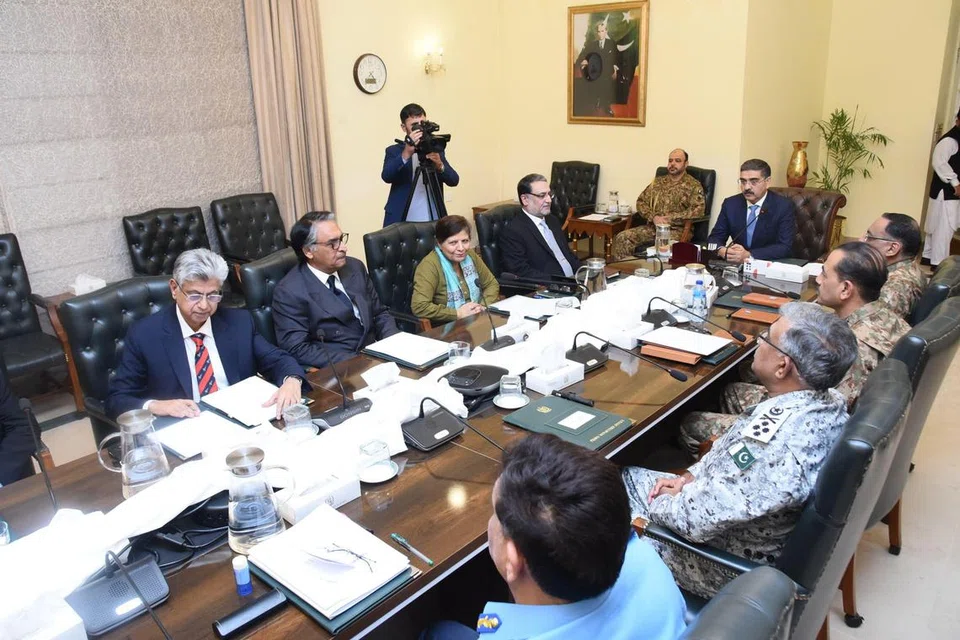 KONFLIK IRAN-PAKISTAN: Foto yang diedarkan Jabatan Maklumat Pakistan pada 19 Januari 2024 menunjukkan Perdana Menteri Pakistan, Encik Anwar-ul-Haq Kakar, mempengerusikan mesyuarat Jawatankuasa Keselamatan Kebangsaan di Islamabad. 