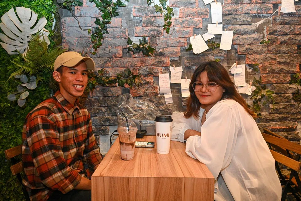 Encik Danish Amani Subtu dan Cik Nur Sabrina Usmanhasidik yang bertemu pada acara Rumi Blind Date Night pada Februari lalu terus berkawan sehingga hari ini. 