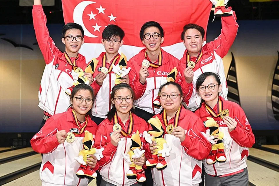 KEBANGGAAN NEGARA: Atlit boling negara, berjaya menunjukkan persembahan yang cemerlang untuk membawa pulang empat pingat emas dari Kejohanan Boling Tenpin Belia Asia baru-baru ini. - Foto ABF ONLINE