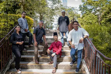 Pengarah festival, Gemadah, Encik Ariffin Abdullah (tiga dari kiri), berkata acara pada 2024 itu akan kembali menghiburkan penonton pada 1 dan 2 Mac di Esplanade. Bersama beliau ialah (dari kiri) barisan pemuzik, Lenny Karmila, Aidil Akmal, Afi Hanafi, Mohd Khair Mohd Yasin, dan Mohamed Faizal Salim, yang akan sama-sama menjayakan festival tersebut.