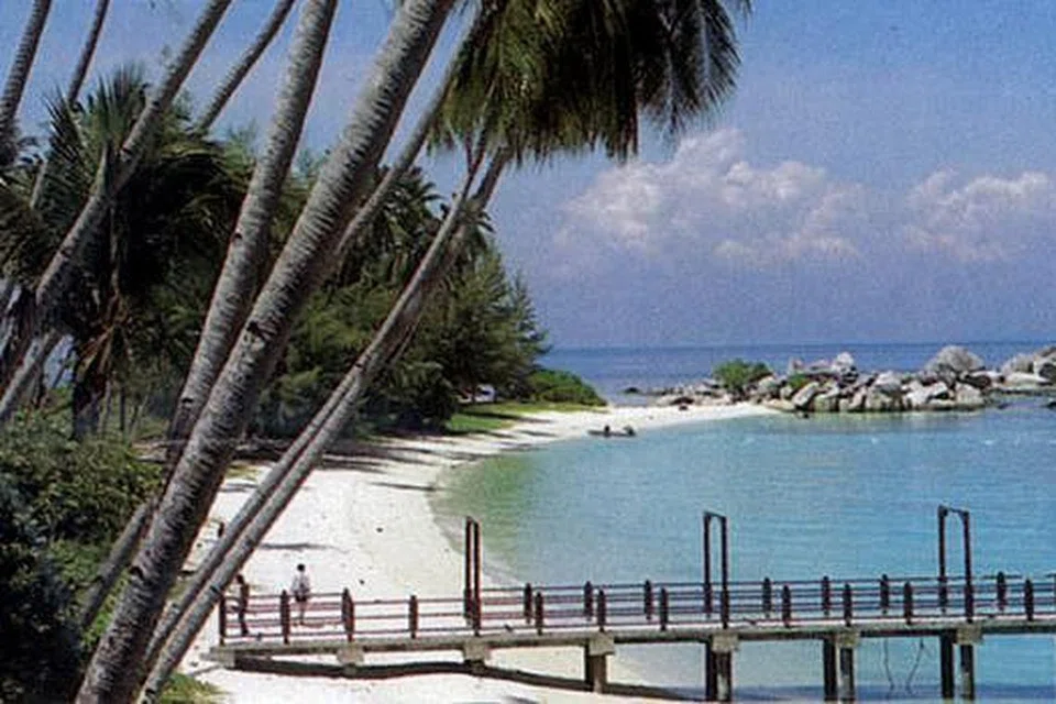 PULAU PERHENTIAN: Cantiknya pemandangan pantai dan alam semula jadi di pulau ini. - Foto fail