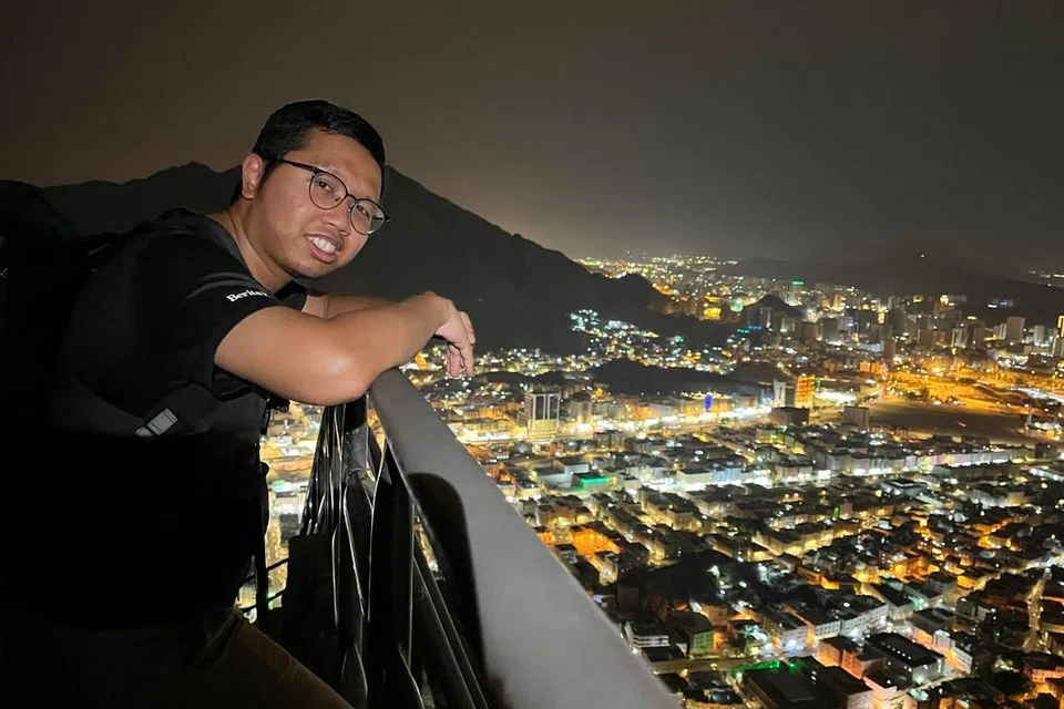 DAKI GUNUNG: Penulis atur sendiri jadual ke puncak Jabal Nur semasa melaksanakan umrah DIY baru-baru ini.