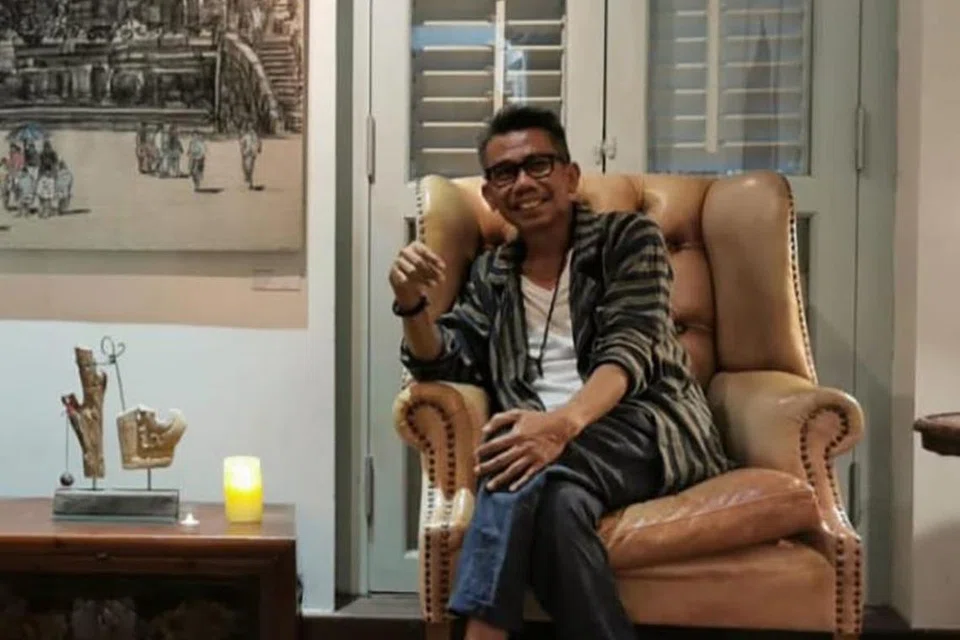 BERSIFAT PERIBADI: Pameran pelukis Sunar Sugiyou, ‘Empress of the Cradle’ bersifat peribadi itu mengembara kembali ke tempat kelahiran bapanya di Jawa Tengah, Indonesia. 