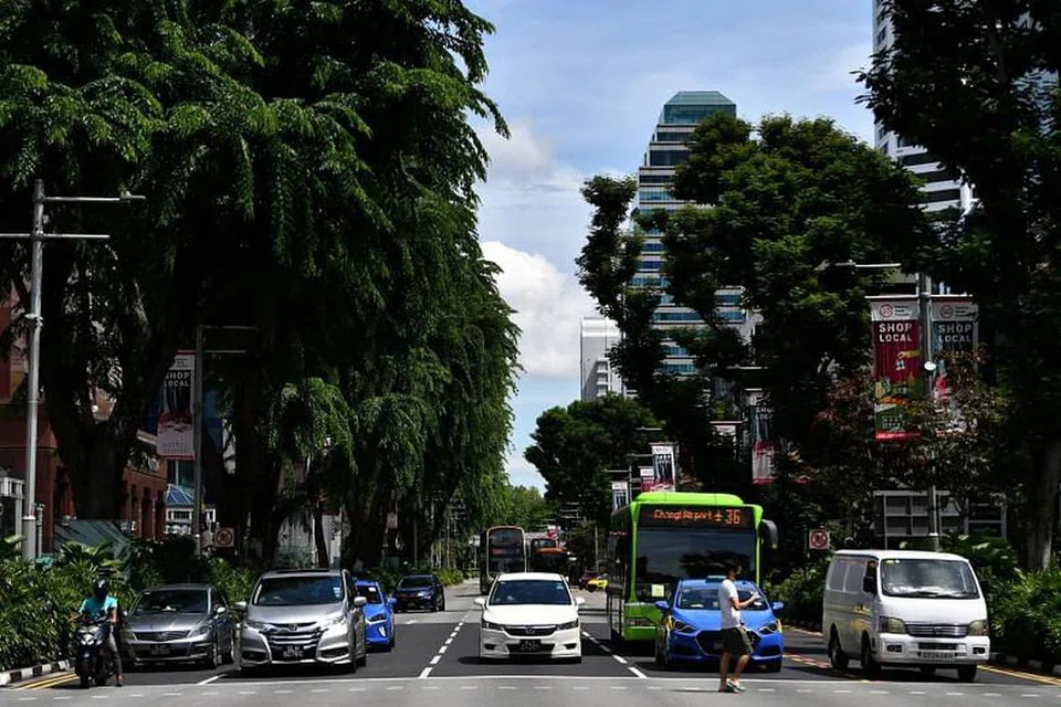 KEADAAN JALAN RAYA TIDAK SESIBUK SEPERTI DAHULU: LTA mendedahkan jumlah kenderaan di jalan raya rata-rata susut 60 peratus sejak pandemik koronavirus bermula pada Januari lalu,