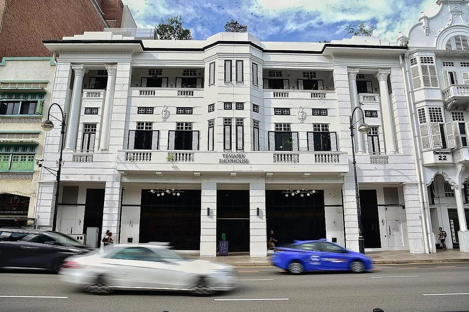 PUTIH BERSIH: Temasek Shophouse di sekitar kawasan Orchard Road ini memenangi Anugerah Baik Pulih semasa majlis penganugerahan Anugerah Warisan Seni Bina tahun ini. - Foto BH oleh DESMOND WEE