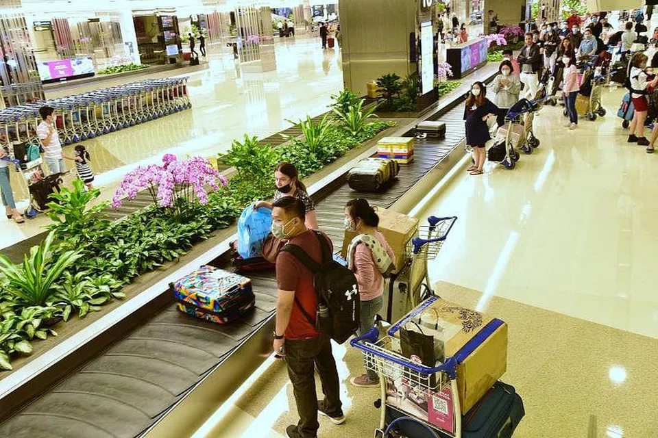 TUJUH KES IMPORT: Kementerian Kesihatan (MOH) mengesan tujuh kes jangkitan Covid-19 baru pada Khamis (29 Oktober) yang kesemuanya kes import. - Foto FAIL