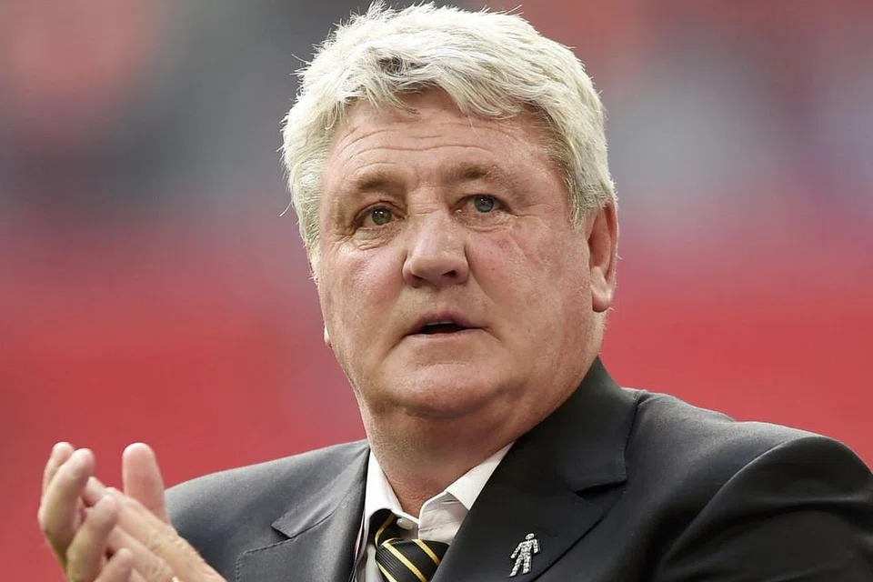 STEVE BRUCE: Pengurus Hull