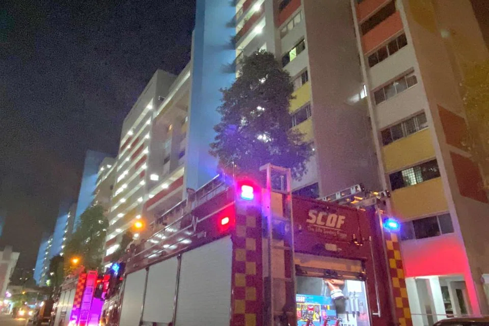 API DIPADAMKAN: SCDF berjaya memadamkan api yang berlaku di sebuah unit di tingkat 12, Blok 783 Yishun Ring Road, di mana mereka menemui seorang remaja lelaki tidak sedarkan diri.