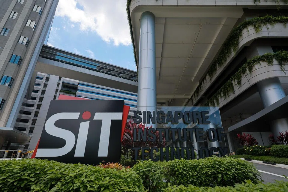 Dengan kemudahan yang terbina di kawasan kampus seluas sembilan hektar, kampus SIT di Daerah Digital Punggol (PDD) dilengkapi dengan pelbagai kemudahan baru, termasuk lima makmal baru bagi mempertingkatkan mutu pembelajaran. 