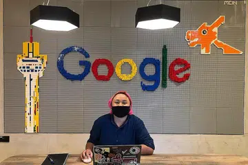 TEROKA MINAT: Cik Nurul Astika Ibrahim memutuskan untuk meningkatkan kemahiran di samping pengalaman kerja baru dengan menyertai program latihan sambil bekerja SG Skills Ignition di Google, selepas hasil mencari pekerjaan baru bertemu kegagalan selama beberapa bulan. - Foto ihsan NURUL ASTIKA IBRAHIM