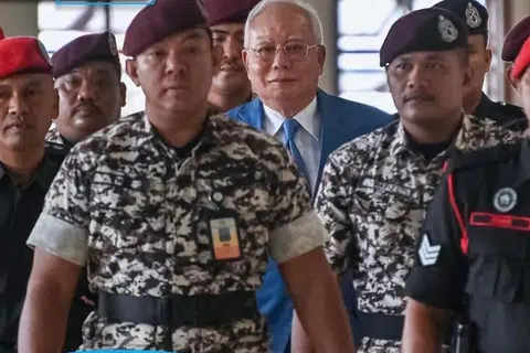 Najib Tun Razak, pengubahan wang haram, dana, SRC International