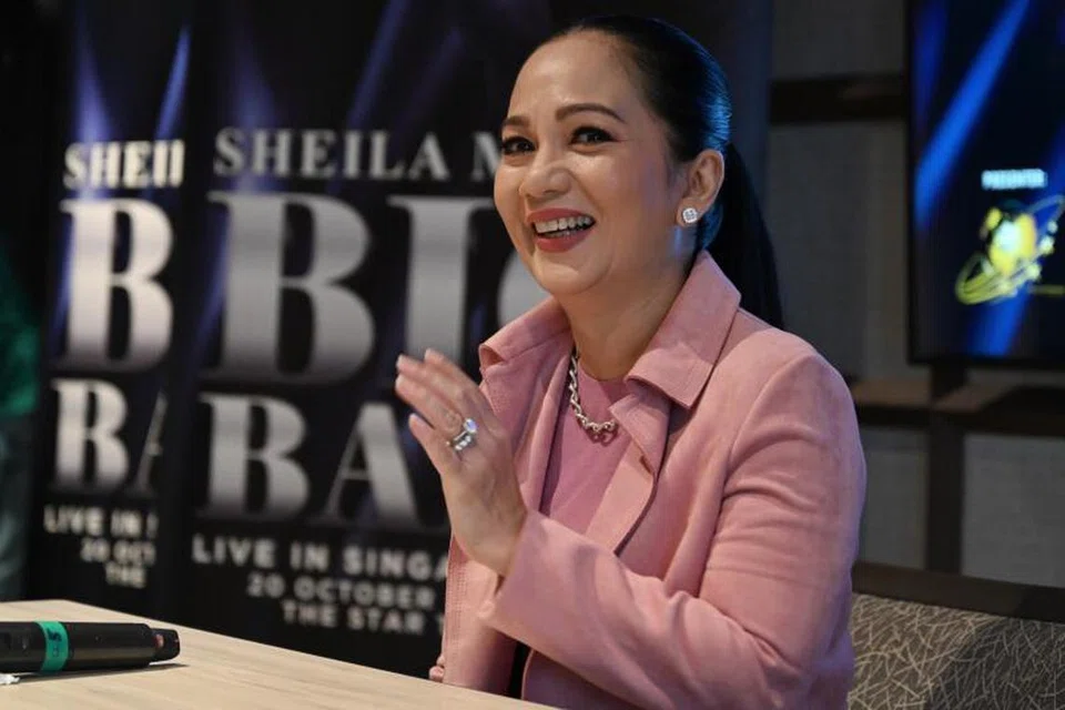 LEBIH SUKA DI RUMAH: Datuk Sheila Majid selesa berada di rumah dan meluangkan masa bersama suami dan anak-anak pada waktu lapang.