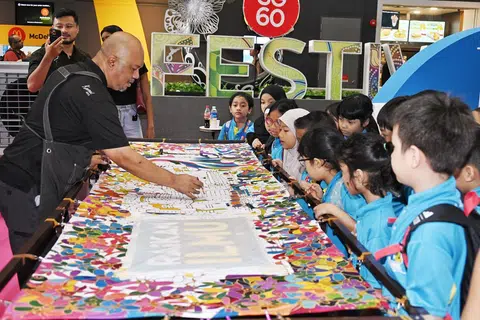 Raikan Ilmu@Heartlands menyediakan lebih 100 kegiatan interaktif dalam lima pavilion bertemakan pembelajaran, kerjaya, kesihatan, kemampanan dan seni budaya di Northpoint City.