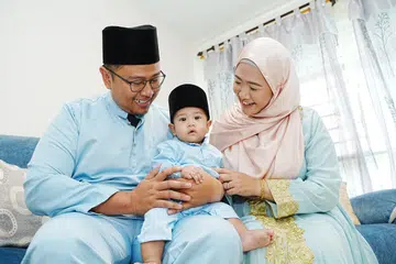 Cik Nur Arini Rahwi dan Encik Muhammad Zahierudin Mohamed Jaffar dikurniakan cahaya mata Muhammad Ariz Zahrin Muhammad Zahierudin setelah melalui proses persenyawaan in vitro (IVF).