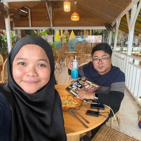 Sejauh ini, Encik Fajar Siddiq (kanan) dan isterinya, Cik Noor Asyikin Muhamad Saer, telah menjejakkan kaki di tujuh tapak perkhemahan di Semenanjung Malaysia - hanya dengan menggunakan kereta Perodua Axia yang diubahsuai dengan menambah khemah di bumbung kereta.