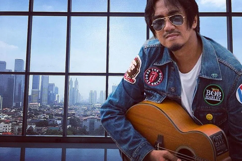 MISI BARU ART FAZIL: Dengan itu, demi menembusi pasaran Indonesia, Art cuba menampilkan kelainan di Indonesia dengan mengetengahkan genre muzik rakyat (folk) dan muzik dunia (world music). - Foto-foto ihsan INSTAGRAM/ART FAZIL