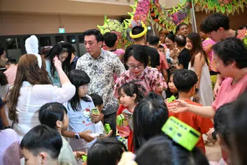 Menteri Pengangkutan, Encik Jeffrey Siow, mengumumkan tiga perkhidmatan bas baharu – iaitu 873/873M, 874 dan 968 - serta langkah meningkatkan kekerapan perjalanan bagi perkhidmatan bas City Direct 674 dan 861 semasa menghadiri majlis sambutan Pertengahan Musim Luruh di Kelab Masyarakat Tengah pada 20 September.