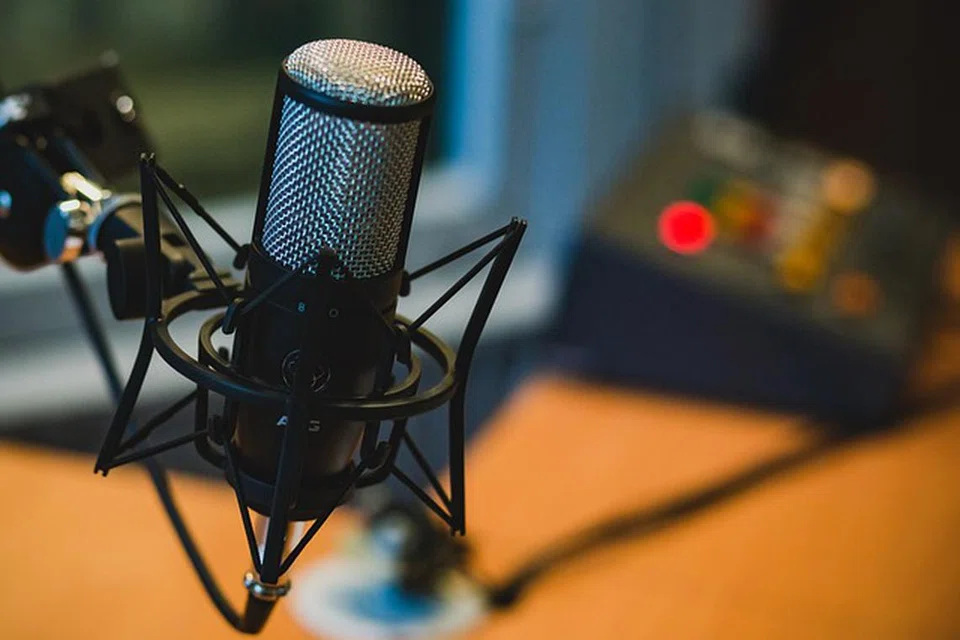 Podcast dalam kalangan agamawan mendatangkan kebimbangan apabila penyampai kurang berhati-hati dalam menyampaikan dakwah sehingga menimbulkan kekeliruan, menurut penulis.