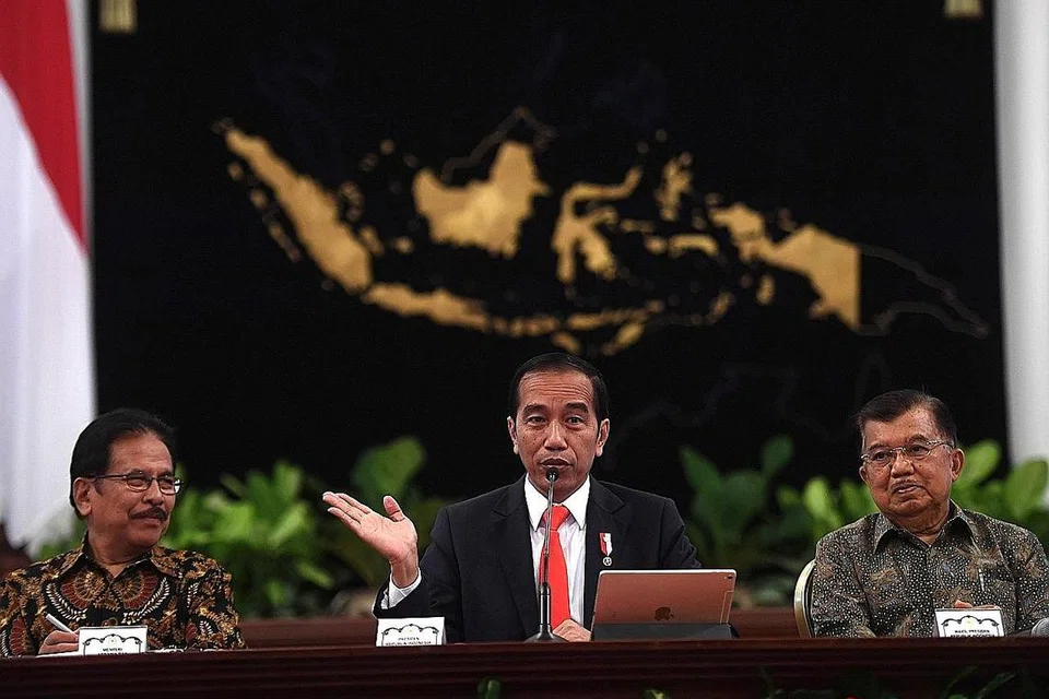 UMUM PINDAH: Presiden Jokowi semasa mengumumkan pemindahan ibu kota Indonesia dalam satu sidang akhbar di Istana Presiden di Jakarta bulan lalu. - Foto REUTERS