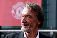 APAKAH PERANANNYA?: Jim Ratcliffe telah mengambil alih operasi bola sepak daripada keluarga Glazer. Bidang kuasanya boleh dikatakan hanya di padang. Namun, cara Ratcliffe menjalankan perniagaan mencadangkan beliau tidak akan berpuas hati atau berdiam diri dengan peranan ini semata-mata. 