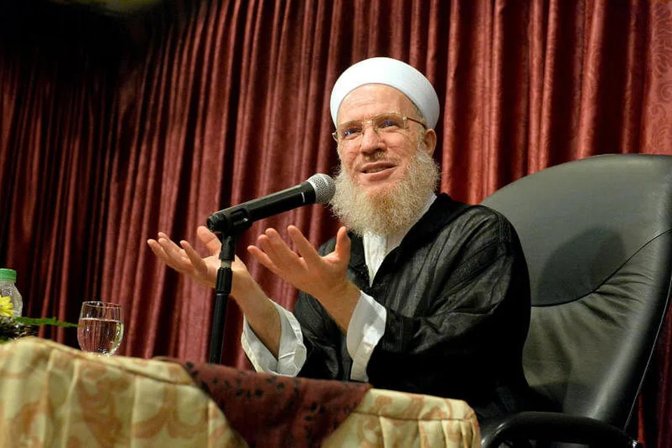 TOKOH TERKEMUKA: Shaykh Muhammad Al-Yaqoubi, seorang tokoh agama terkemuka yang berasal dari Syria, di ceramah awam di Masjid Khadijah Singapura pada 2018. 