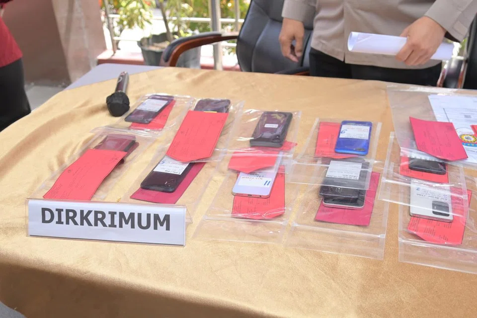 Antara barang bukti yang diperoleh dan dibentangkan semasa sidang media pada 17 Julai termasuk 26 salinan sijil kelahiran, 15 salinan kad keluarga, dan lapan sijil perkahwinan. 