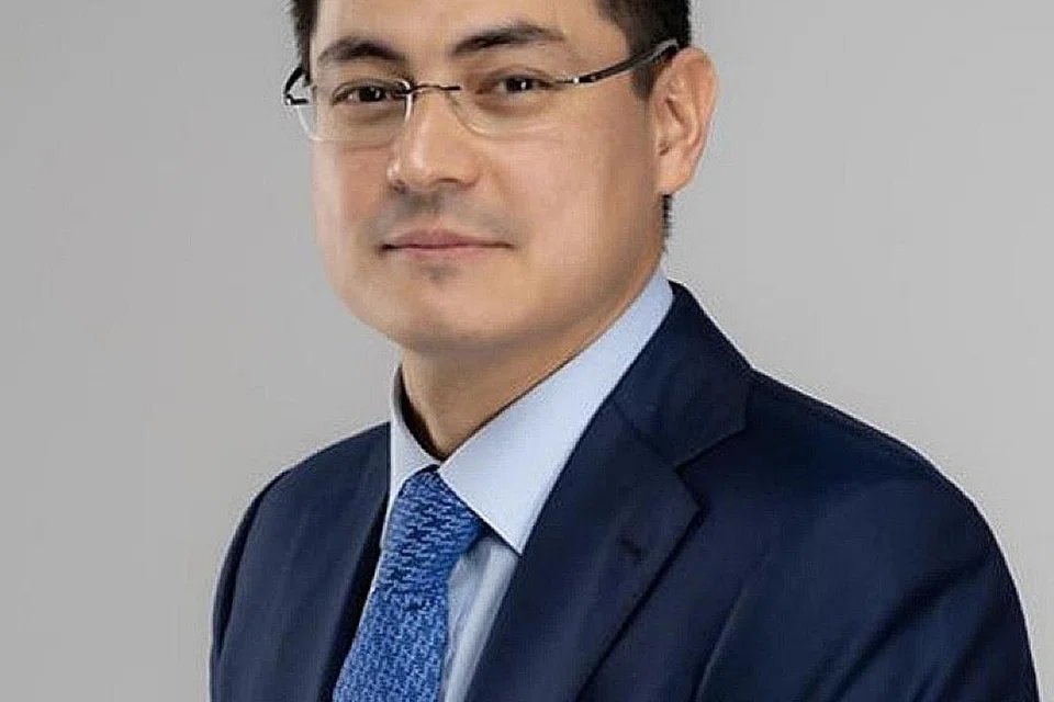 ENCIK IBRAGIMOV: Fasih dalam lima bahasa - Inggeris, Russia, Perancis, Turkey dan Mandarin - seorang lulusan Sekolah Perniagaan Eropah di London dan Universiti Bahasa dan Kebudayaan Beijing di China. - Foto DIVINE