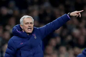  Jose Mourinho dipecat enam hari sebelum final Piala Liga menentang Manchester City.