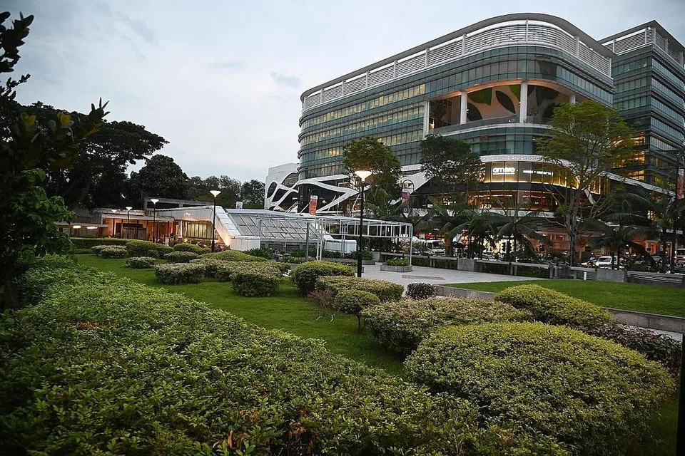 MUDAHKAN PEJALAN KAKI: Kawasan Orchard Road, antara Buyong Road dan Handy Road, akan dijadikan tempat pejalan kaki. - Foto BH oleh DESMOND WEE