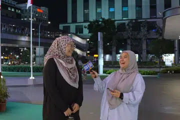 Cawan ‘ajaib’ dan kemeja merah jambu Perdana Menteri, Encik Lee Hsien Loong, tarik perhatian Cik Nurul Batrisyia Hazrin.