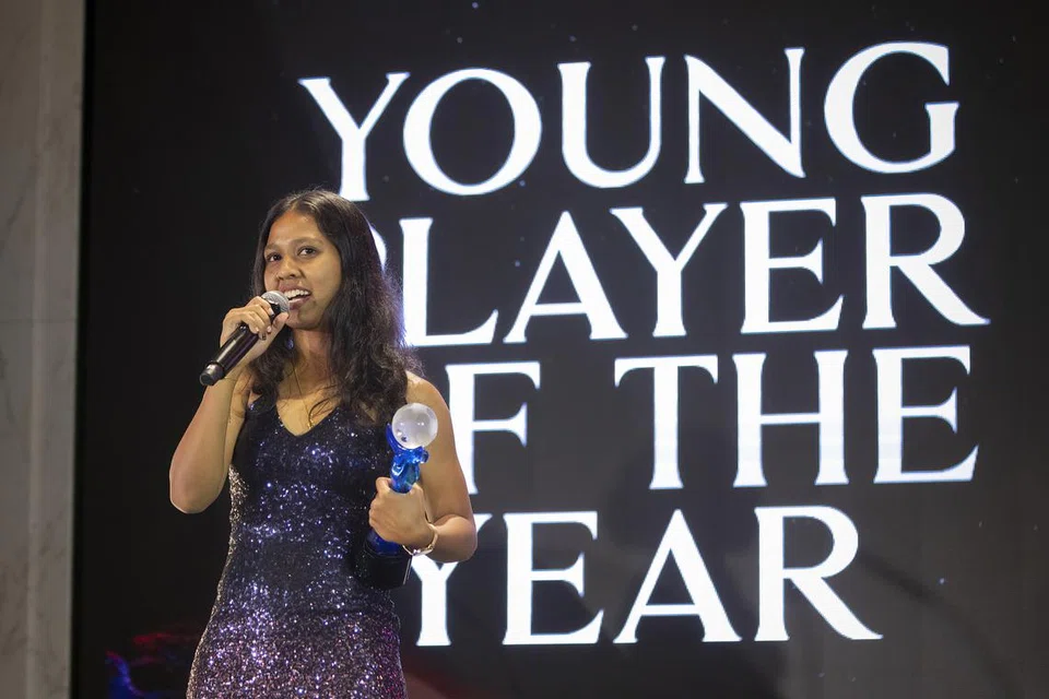 BAKAT BERSINAR: Pemain midfield Tanjong Pagar United, Dhaniyah Qasimah, memenangi gelaran Pemain Muda Terbaik Liga Perdana Wanita dalam Malam Anugerah Persatuan Bola Sepak Singapura 2023 pada Khamis. 