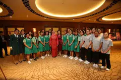 ULANG TAHUN KE-65 TKGS: Presiden Halimah Yacob disambut pelajar TKGS dan pengetuanya, Cik Mary Seah, di majlis jamuan malam sempena ulang tahun ke-65 sekolah itu di Hotel Fullerton.