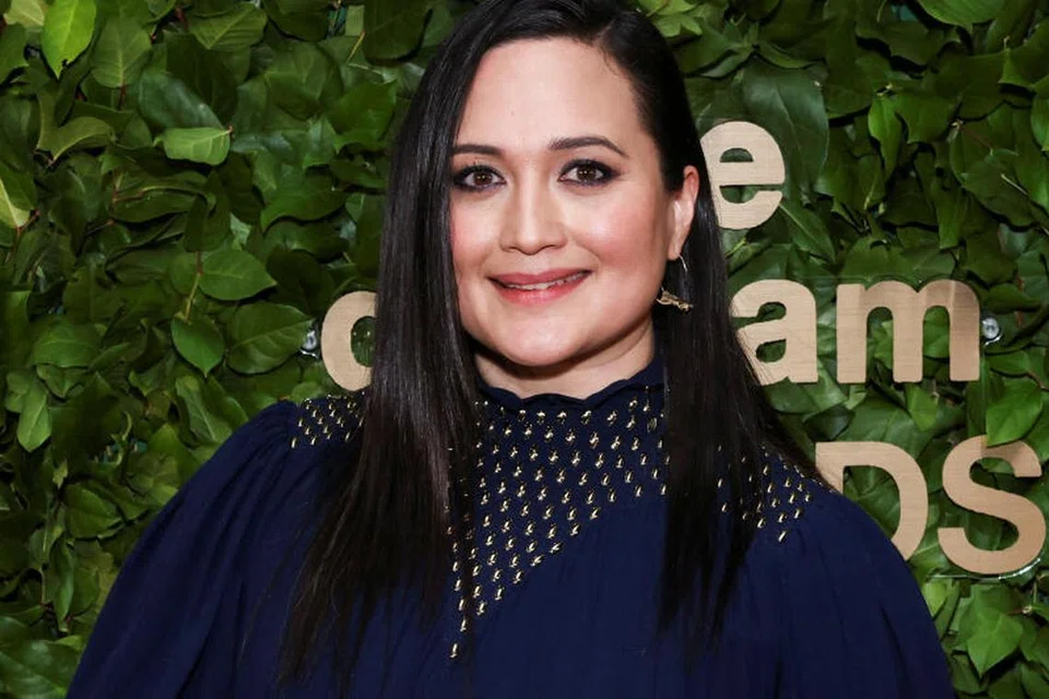 MABUK ‘TITANIC’: Lily Gladstone ingati detik beliau mengumpul wang saku untuk membeli set dua pita video filem ‘Titanic’.