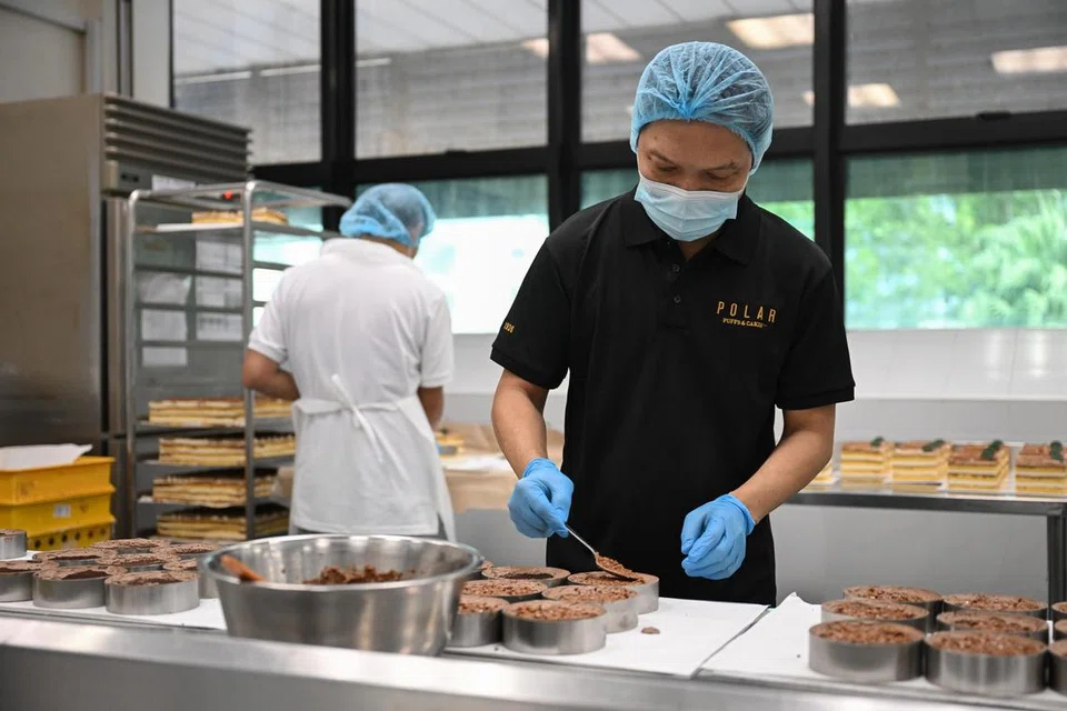 RAIH MANFAAT LATIHAN: Seorang pengurus pengeluaran dari jabatan rantaian bekalan di Polar Puffs & Cakes, Encik Albert Aw, manfaatkan pelbagai program latihan sepanjang 34 tahun bekerja di syarikat itu.