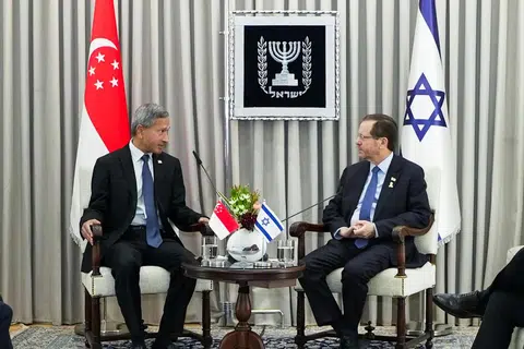  Dr Vivian Balakrishnan bertemu Presiden Israel, Encik Isaac Herzog, ketika lawatannya ke negara itu pada 20 Mac.
